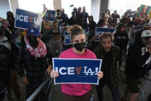 ICE operating in LA for 2nd day amid protests against immigration raids